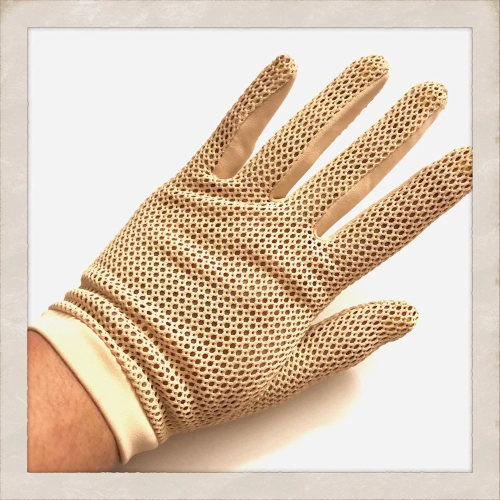 Vintage French Fishnet Gloves, Cream Net  😍